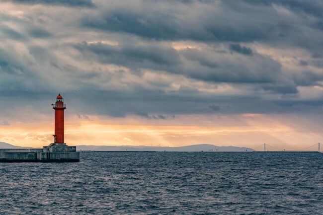 red-lighthouse-6011477_1280