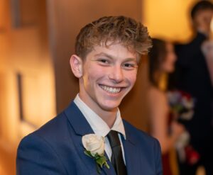 AriMTPTShoulderUp (1)